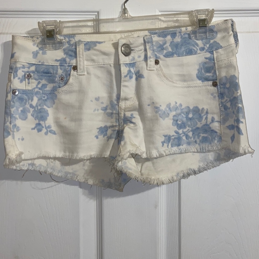 American Eagle women’s short shorts. Size: 0